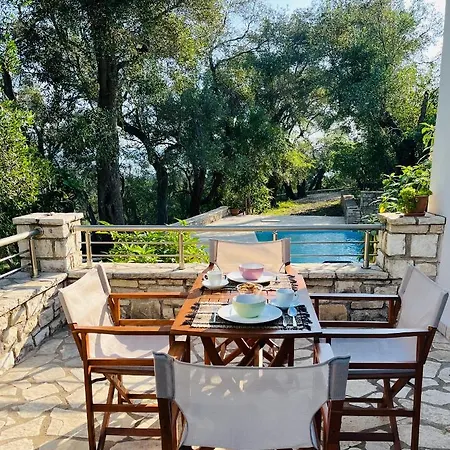 Isabella Paxos Holidays Magazia
