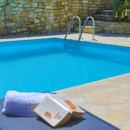 Isabella Paxos Holidays Magazia