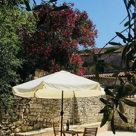 Prázdninový dům Isabella Paxos Holidays